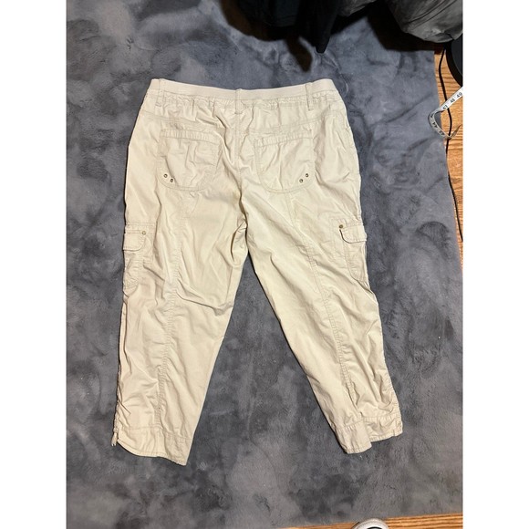 Chico’s cropped cargo Pants - Picture 3 of 3